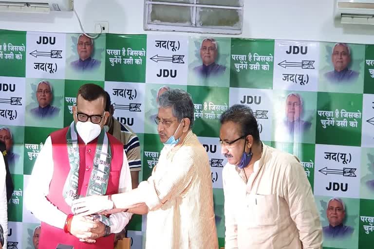 Former DGP Gupteshwar Pandey joined JDU today