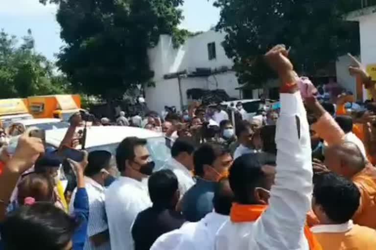 fight-between-bjp-workers-in-bjp-office-in-patna