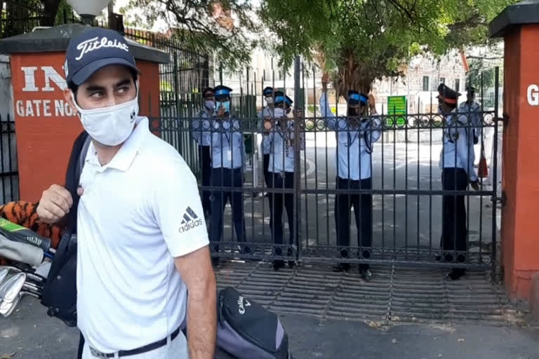 players not allowed to enter in delhi golf club