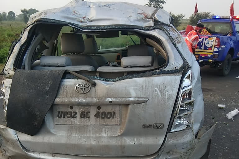 UP police vehicle carrying accused from Mumbai overturned, death of accused