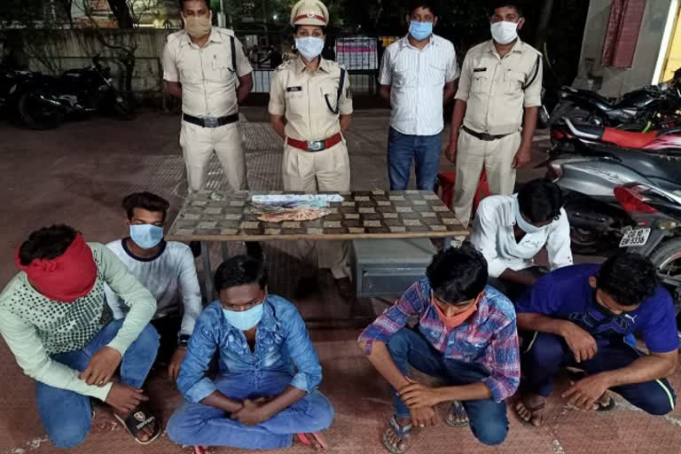 Sarakanda Police has arrested 6 gamblers in Bilaspur