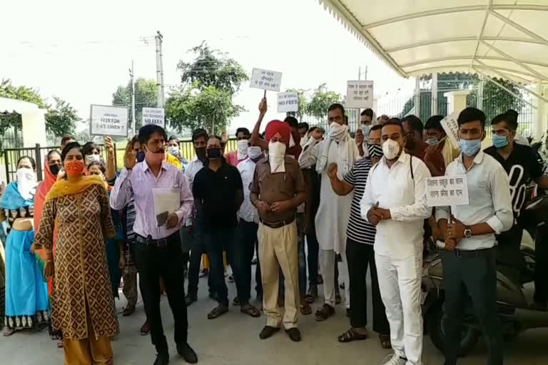 parents protest in fatehabad