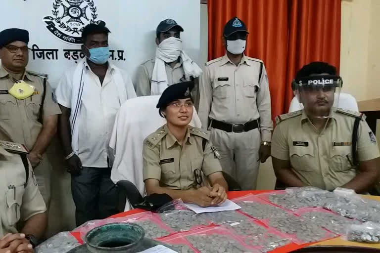 2,484 antique silver coins worth Rs 14L recovered from labourer in Madhya Pradesh