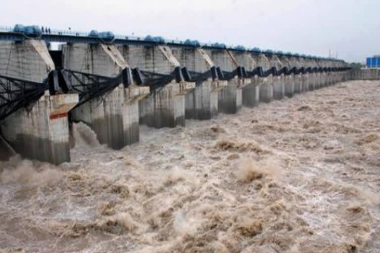 flood releaded from pulichinthala projest