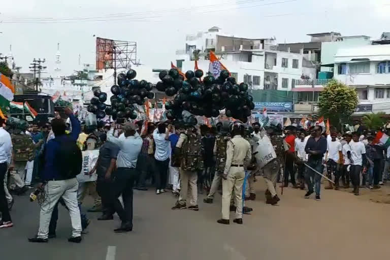 Madhya Pradesh: Protest against deteriorating health services in Korona epidemic