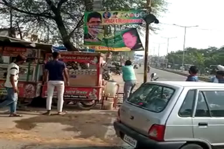 farmers torn dushyant chautala poster in guhla cheeka against new agricultural laws