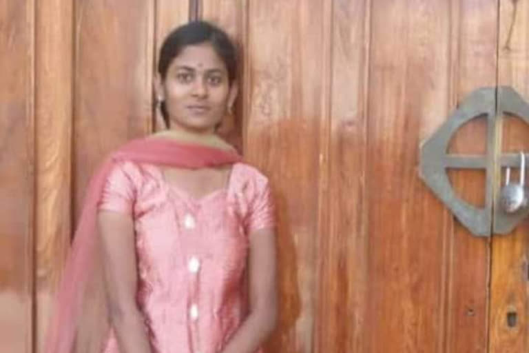 Wife commits suicide by hanging due to family dispute!