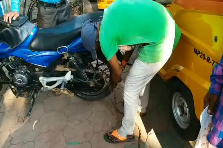 Robbed of poor in the name of auto stand