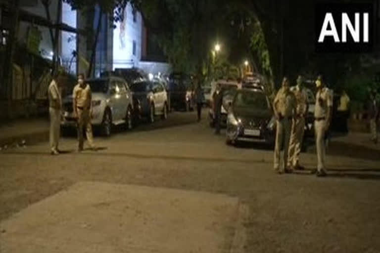 MLA hostel evacuated  bomb threat call at mumbai  ബോംബ്‌ ഭീഷണി  എംഎൽഎ ഹോസ്റ്റൽ ഒഴിപ്പിച്ചു