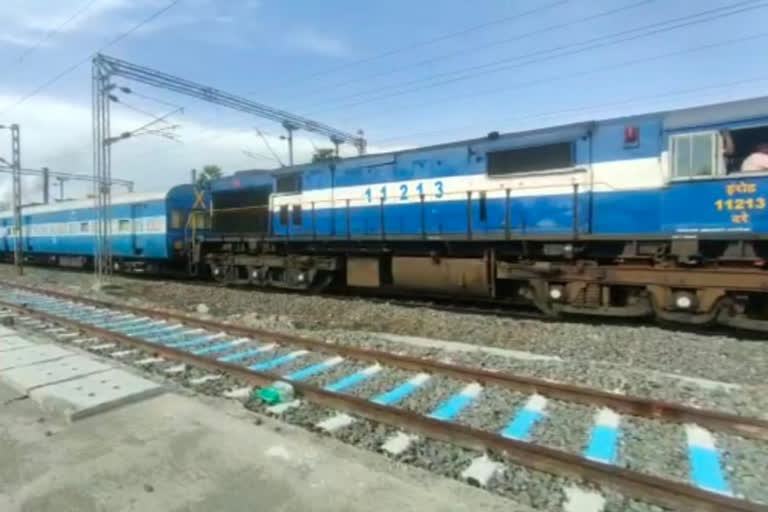 Trail train runs between mettur dam and mecheri railway station