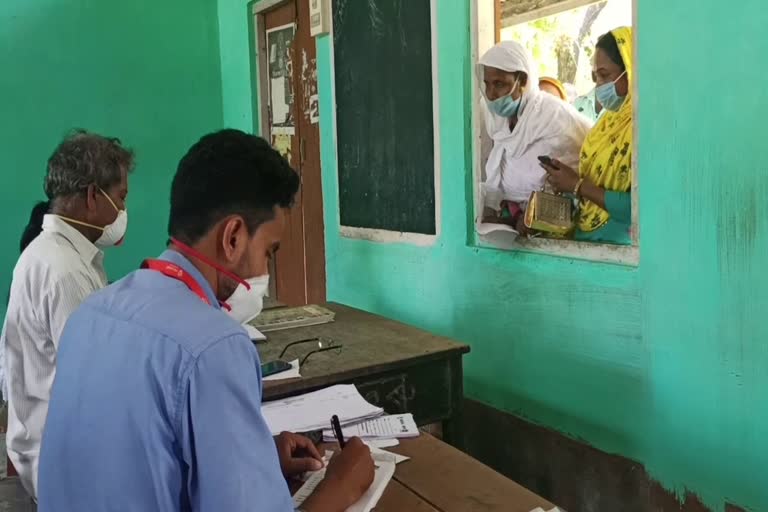 কভিড-19 টেষ্টৰ বাবে স্বত:স্ফূৰ্ত ভাৱে ওলাই আহিল ৰঙিয়াবাসী