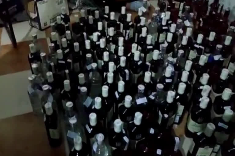 illegal liquor being supplied to gujarat caught in Bhiwani