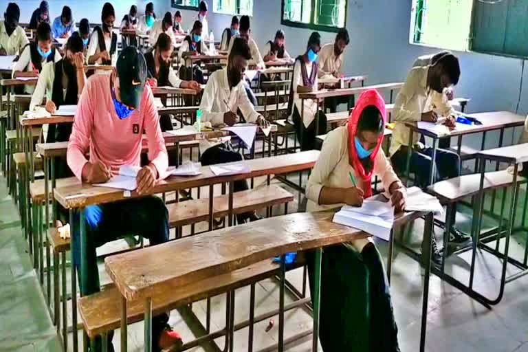 Exam started with social distancing at BSC College in dhanbad