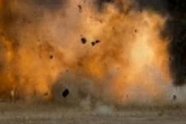 Pakistan's Khyber Pakhtunkhwa blast  4 die, 12 injured in Pakistan's Khyber Pakhtunkhwa blast  4 die, 12 injured  blast  പാക്കിസ്ഥാനില്‍ സ്ഫോടനം; 4 പേർ മരിച്ചു, 2 പേർക്ക് പരിക്ക്  പാക്കിസ്ഥാനില്‍ സ്ഫോടനം  4 പേർ മരിച്ചു  2 പേർക്ക് പരിക്ക്  സ്‌ഫോടനം