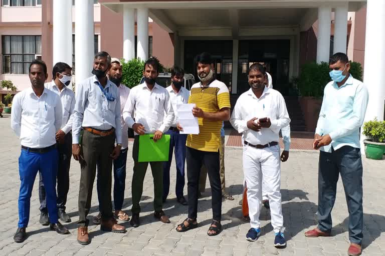 nuh Dalit people submitted memorandum against Hathras rape case