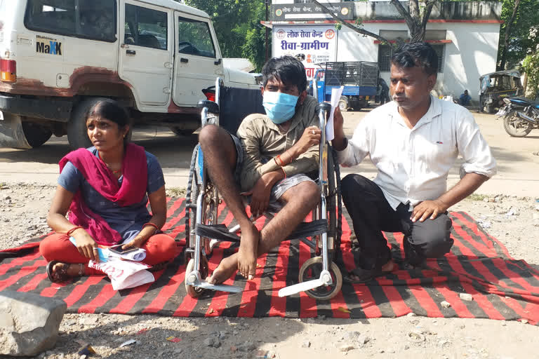 handicapped-seated-on-hunger-strike-at-collector-office