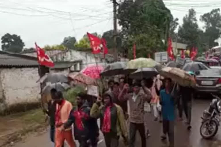 cpm leaders protest at arakaloya