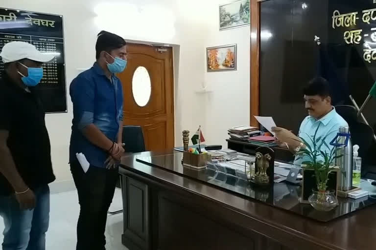 देवघर: मुखिया की चल रही मनमानी