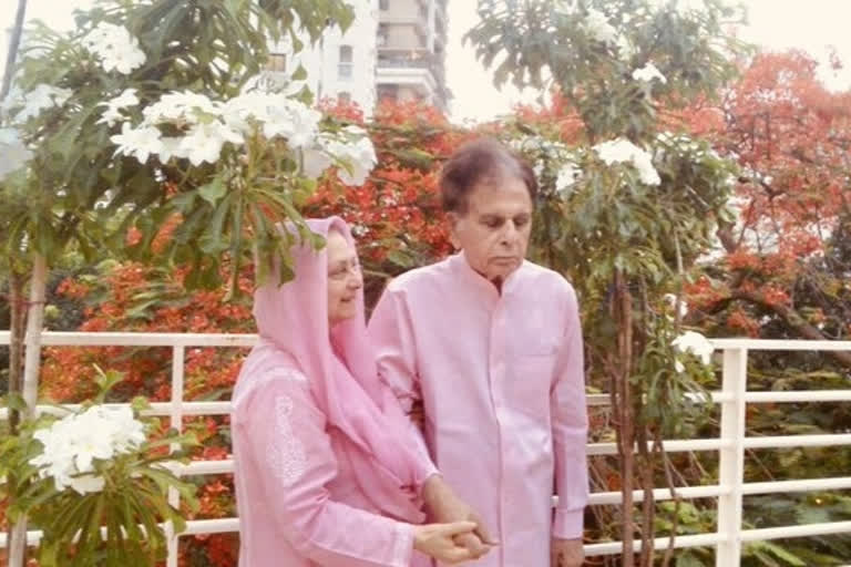 Dilip kumar and saira banu in pink shirt