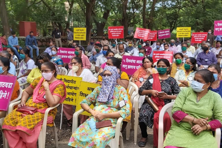 लेखणी बंद आंदोलनावर आज अजित पवार काढणार तोडगा; अंतिम वर्षाच्या परीक्षेसाठी राज्यभरात संभ्रमाचे वातावरण