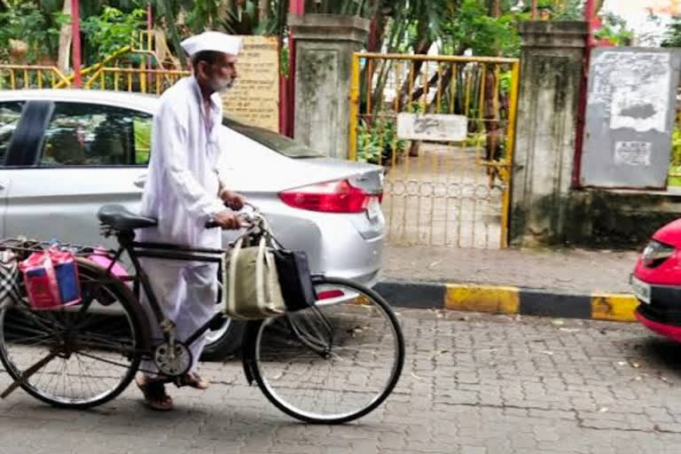 डब्बेवाल्यांसाठी लोकलचे दरवाजे खुले