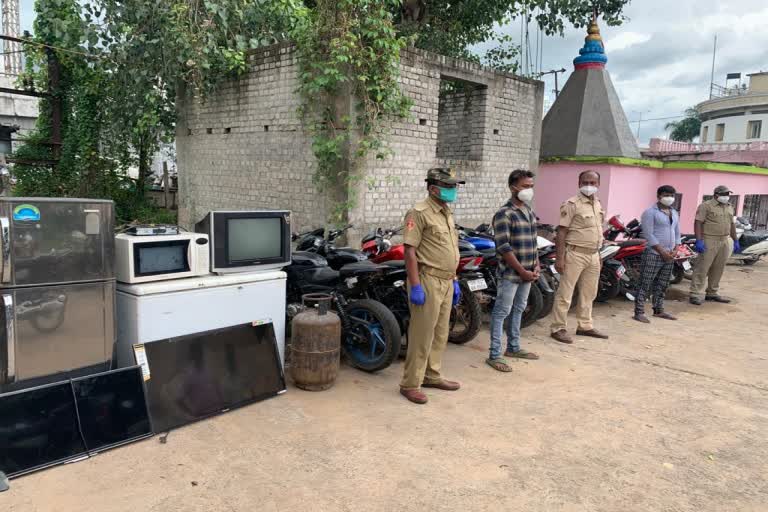 Bike robbers arrested and also seized 11 bikes