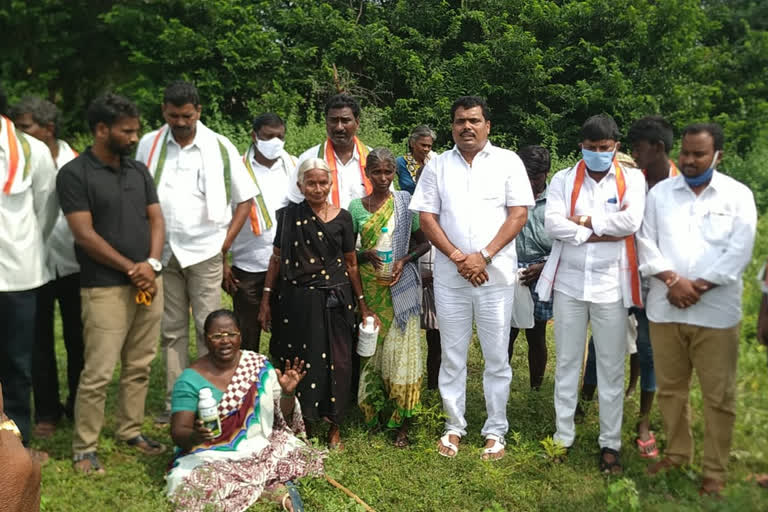 yadadri bhuvanagiri district kondam peta farmers protest against the construction of palle prakruthi vanam and cemetery