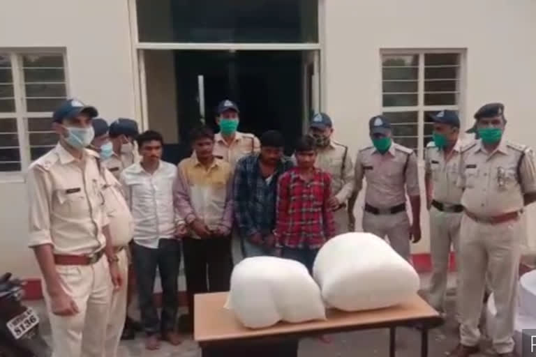 4 accused arrested with 15 kg of hemp