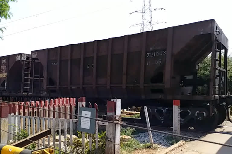 repair work going on at Saraswati Nagar level crossing gate