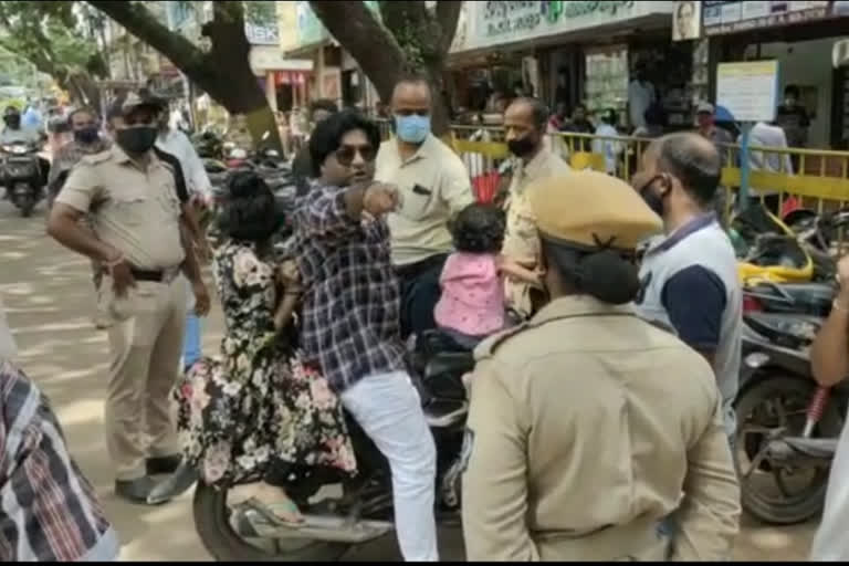 A person altercation with authorities for Put it on mask