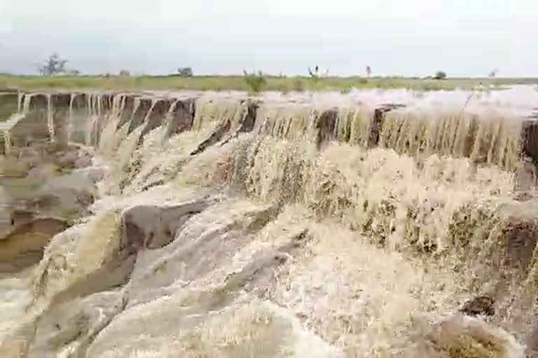 increased-inflow-rainfall-into-the-nidakeshi-lake-kushtagi