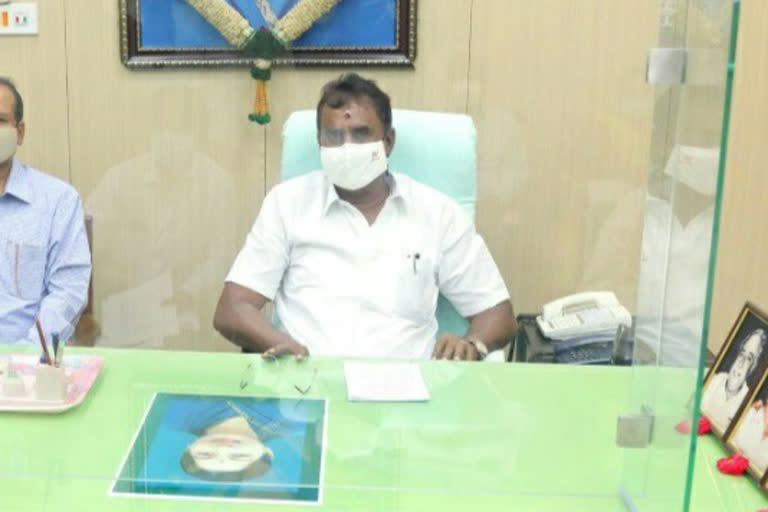 Minister velumani