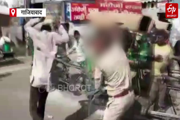 homeguard beating rickshaw puller