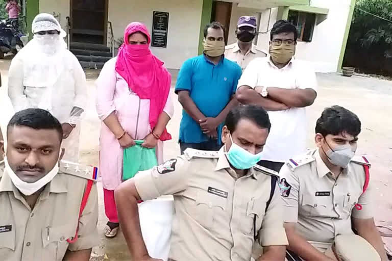 Kurnool Police Arrest cheating Gang in Kurnool District