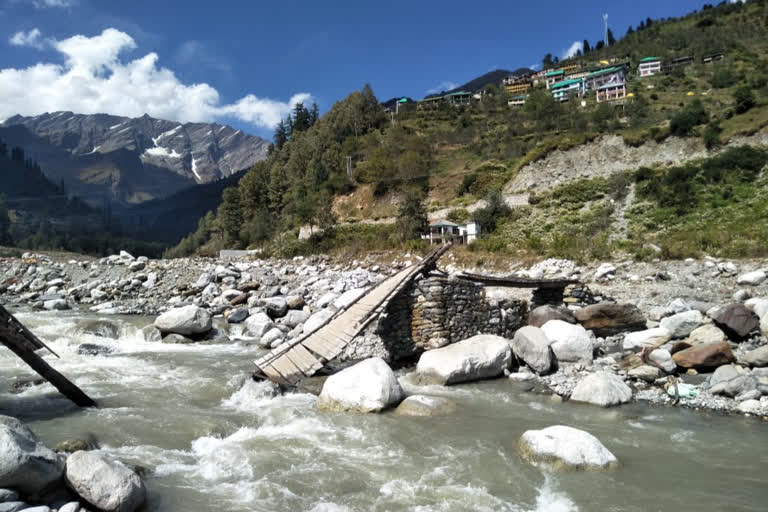 Bridge was broken in Solang Nala of Manali