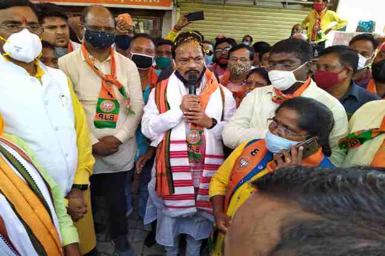 raghubar-das-welcome-after-becoming-central-vice-president-in-ranchi