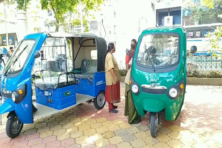 EV charging machines in Thiruvananthapuram  Thiruvananthapuram news  E auto in Thiruvananthapuram  തിരുവനന്തപുരം വാര്‍ത്തകള്‍  ഇ.വി ചാർജിങ് മെഷീൻ  തിരുവനന്തപുരം സ്‌മാര്‍ട്ട് സിറ്റി വാര്‍ത്തകള്‍  ഇ ഓട്ടോ തിരുവനന്തപുരം