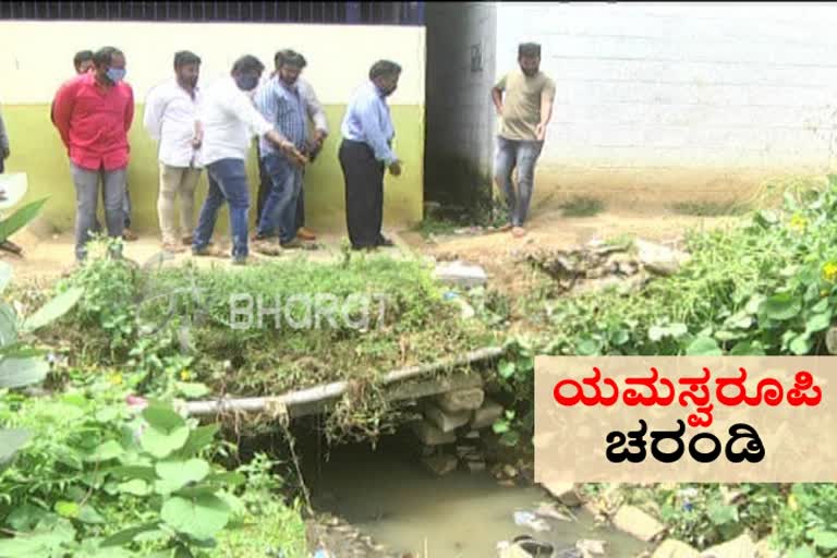 open-drainage-in-middle-of-road-at-kgf-bhavani-temple