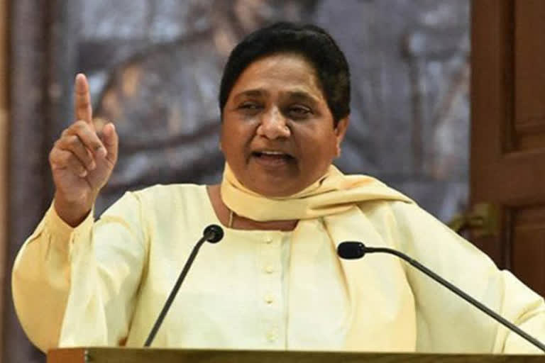 Replace UP chief minister or impose president's rule  demands Mayawati  Replace UP chief minister  impose president's rule in UP  Mayawati  BSP leader Mayawati  ബി‌എസ്‌പി നേതാവ് മായാവതി  യുപിയിൽ രാഷ്ട്രപതി ഭരണം  യുപി മുഖ്യമന്ത്രി രാജിവെക്കണം  യുപി സർക്കാരിനെതിരെ മായാവതി  ഒന്നുകിൽ മുഖ്യമന്ത്രിയെ മാറ്റണം അല്ലെങ്കിൽ രാഷ്ട്രപതി ഭരണം