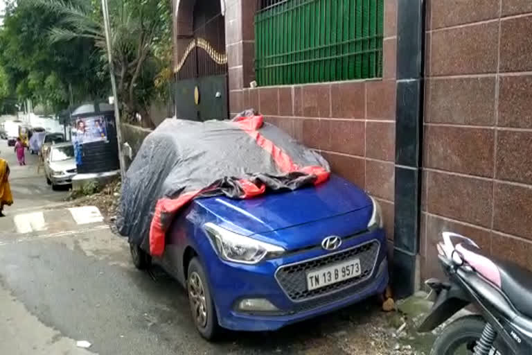 Man tries to fire a cousin car for not giving him for driving