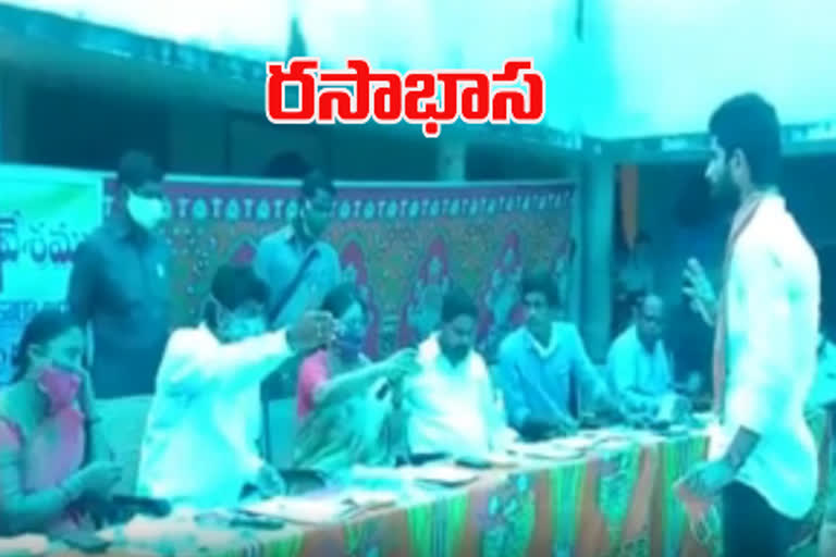 Nellikuduru mandal meeting Conflict In Mahabubabad District