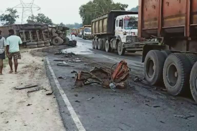 Clash between two trailers in Korba