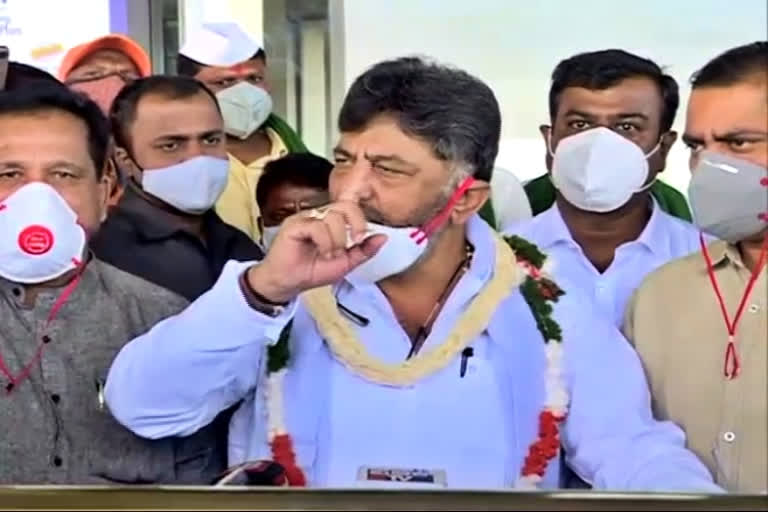 DK Shivakumar spark on Uttar Pradesh, DK Shivakumar spark on Uttar Pradesh government, DK Shivakumar, DK Shivakumar news, Hathras rape and murder case, Hathras rape and murder case 2020, Hathras rape and murder news, ಉತ್ತರಪ್ರದೇಶ ಸರ್ಕಾರದ ವಿರುದ್ಧ ಹರಿಹಾಯ್ದ ಡಿಕೆ ಶಿವಕುಮಾರ್​, ಹಥ್ರಾಸ್​ ಯುವತಿ ಅತ್ಯಾಚಾರ ಮತ್ತು ಕೊಲೆ ಪ್ರಕರಣ, ಹಥ್ರಾಸ್​ ಯುವತಿ ಅತ್ಯಾಚಾರ ಮತ್ತು ಕೊಲೆ, ಹಥ್ರಾಸ್​ ಯುವತಿ ಅತ್ಯಾಚಾರ ಮತ್ತು ಕೊಲೆ ಸುದ್ದಿ, ಹಥ್ರಾಸ್​ ಯುವತಿ ಅತ್ಯಾಚಾರ ಮತ್ತು ಕೊಲೆ ಖಂಡಿಸಿದ ಡಿಕೆಶಿ, ಡಿಕೆ ಶಿವಕುಮಾರ್​, ಡಿಕೆ ಶಿವಕುಮಾರ್ ಸುದ್ದಿ, ಕೆಪಿಸಿಸಿ ಅಧ್ಯಕ್ಷ ಡಿಕೆ ಶಿವಕುಮಾರ್​,