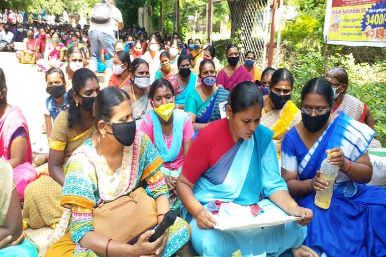 தர்மபுரியில் ஆசிரியர்களுக்கு பணி வழங்கக்கோரி காத்திருப்பு போராட்டம் - சபரிமாலா கைது.!