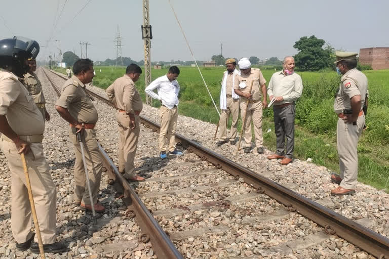 एक लड़की का शव रेलवे ट्रैक पर बरामद