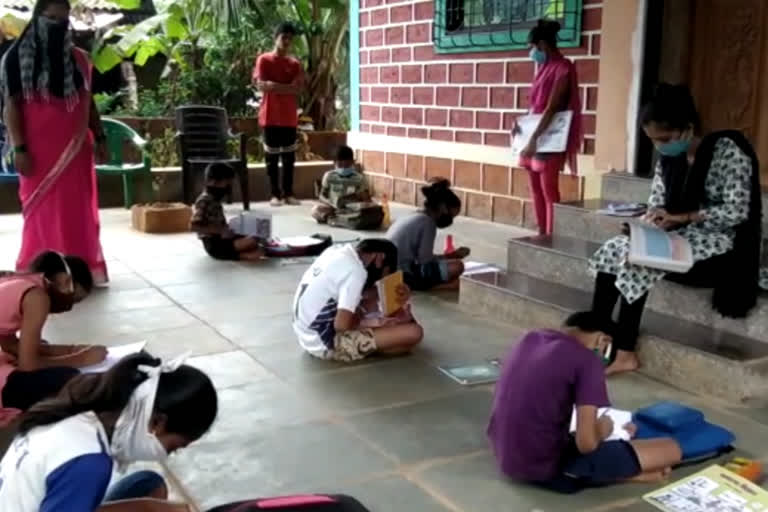 शाळेबाहेरील शाळा उपक्रम, सिंधुदुर्ग