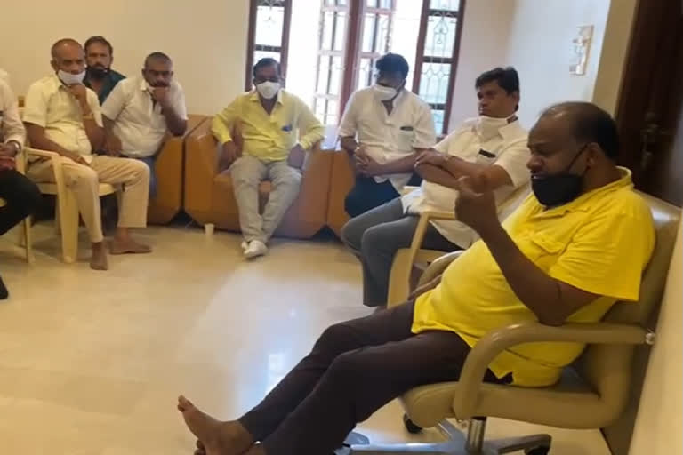 Kumaraswamy meeting with JDS activists