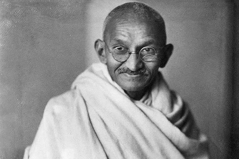 Bollywood extends wishes on 151st Gandhi Jayanti