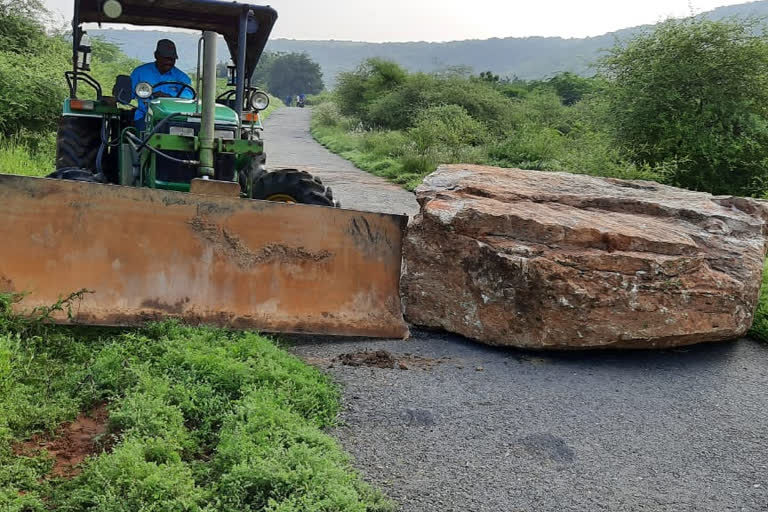 landslides broken by heavy rain in thadipathri ananthapur district