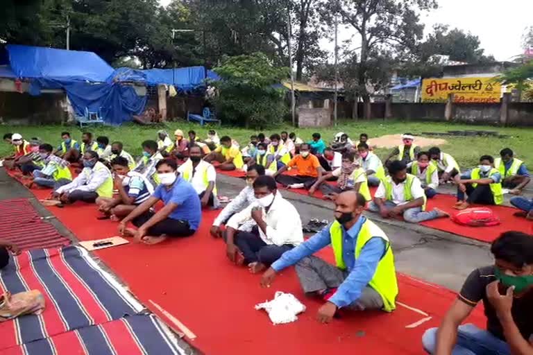 sweepers-on-one-day-hunger-strike-in-simdega